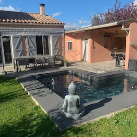 Charmante Equipee, Piscine *