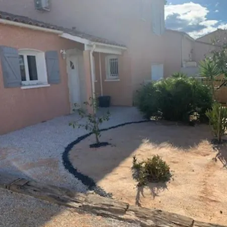 Charmante Equipee, Piscine